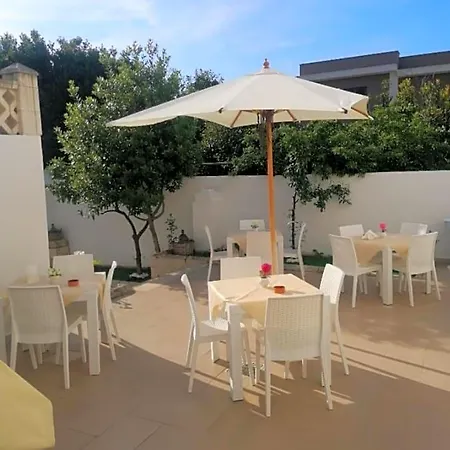 Le Tre Rose Di Roberta Bed & Breakfast Alezio